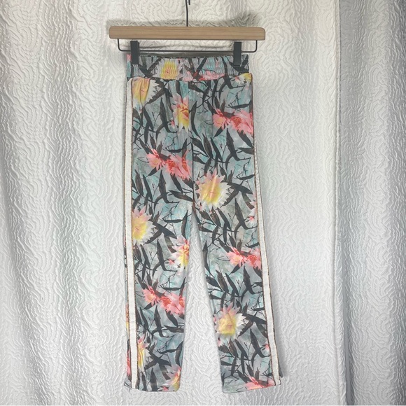 ART CLASS Girls' Size 7/8 Tropical Floral-Print Joggers with Side Stripes - Picture 1 of 7